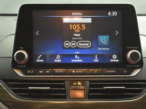 Used 2024 Nissan Altima 2.5 SV image 10