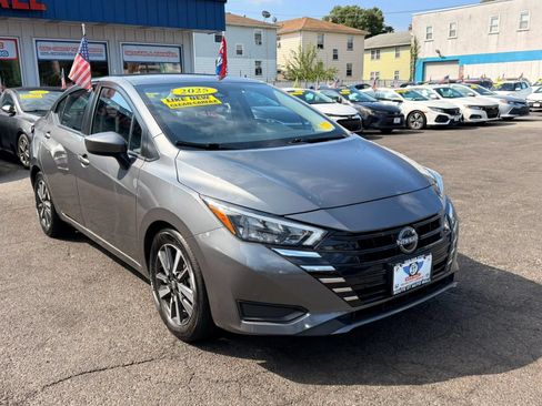 Used 2025 Nissan Versa SV FWD image 2