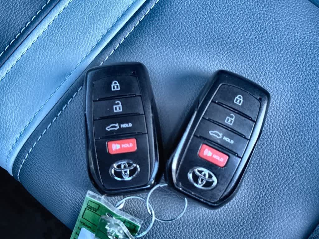 Used 2025 Toyota Camry SE w/ Convenience Package FWD image 28