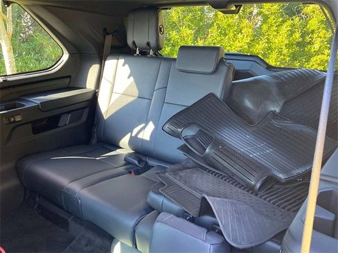 Used 2025 Toyota Sequoia Platinum image 10