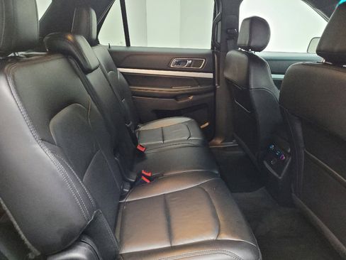 Used 2017 Ford Explorer XLT w/ Equipment Group 202A AWD/4WD image 19