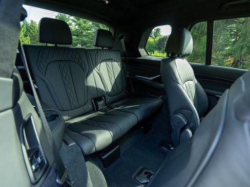 Used 2023 BMW X7 M60i image 29