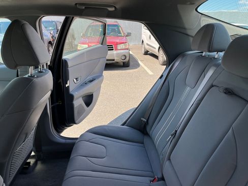 Used 2025 Hyundai Elantra SEL image 39