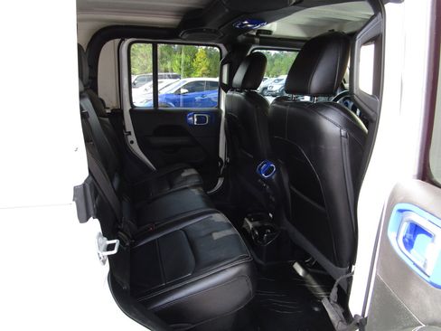 Used 2020 Jeep Gladiator Overland w/ Cold Weather Group image 28