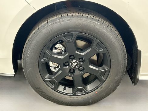 New 2026 Toyota Sienna XLE Woodland Edition AWD/4WD image 8