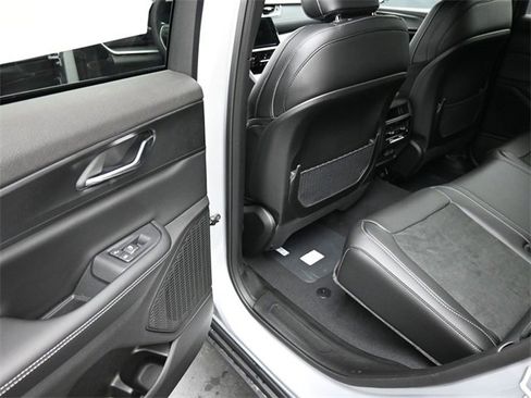 New 2025 Jeep Grand Cherokee Altitude image 14