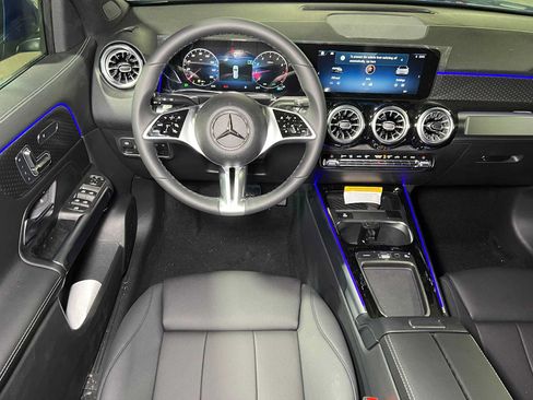 Used 2025 Mercedes-Benz GLB 250 4MATIC image 32