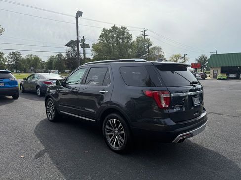 Used 2017 Ford Explorer Platinum image 5