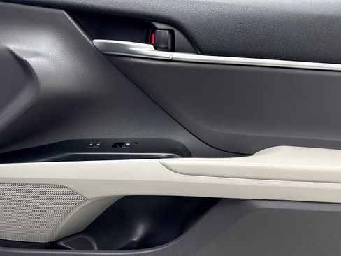 Used 2018 Toyota Camry LE FWD image 41