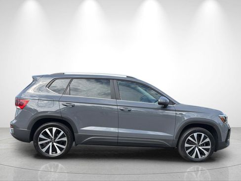 Used 2023 Volkswagen Taos SE w/ Panoramic Sunroof Package AWD/4WD image 6