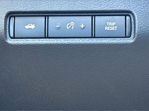 Used 2023 Nissan Altima 2.5 SV FWD image 12