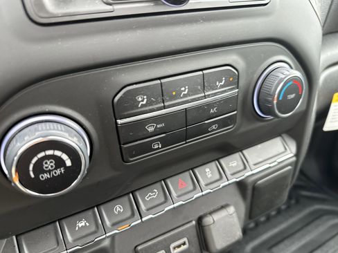 Used 2025 Chevrolet Silverado 1500 W/T image 18