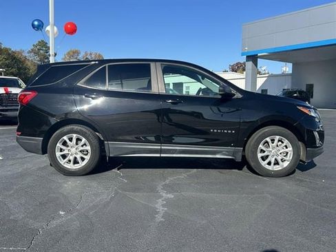 Used 2020 Chevrolet Equinox LS w/ LS Convenience Package image 3