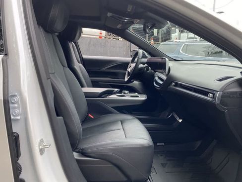 Certified 2025 Cadillac Lyriq Sport w/ LPO, Floor Liner Package AWD/4WD image 19