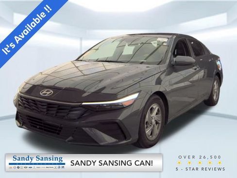 Used 2025 Hyundai Elantra SE FWD image 1