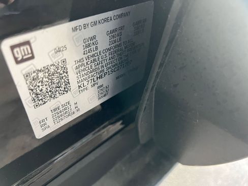 Used 2025 Chevrolet Trax LT w/ LT Convenience Package FWD image 29