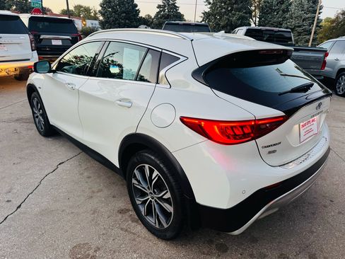 Used 2018 INFINITI QX30 Premium w/ Navigation Package image 5