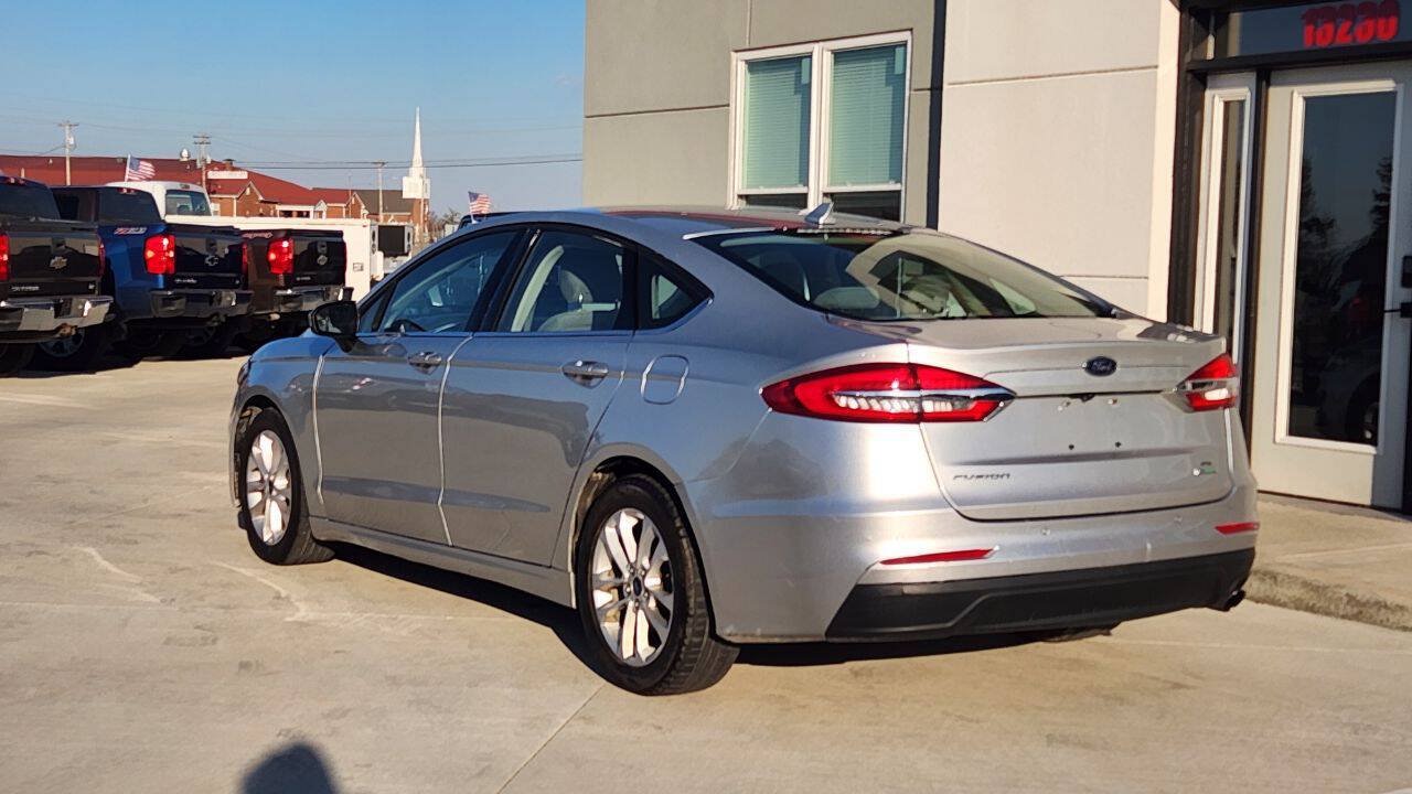 Used 2019 Ford Fusion SE FWD image 4