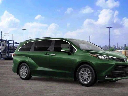 New 2026 Toyota Sienna XLE AWD/4WD image 36