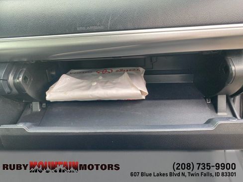 Used 2013 Toyota Camry SE w/ Preferred Accessory Pkg FWD image 33