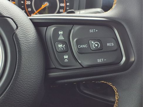 Used 2024 Jeep Wrangler Willys AWD/4WD image 15