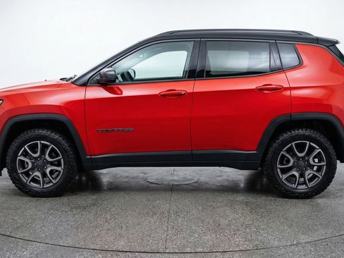 Used 2025 Jeep Compass Trailhawk AWD/4WD image 5