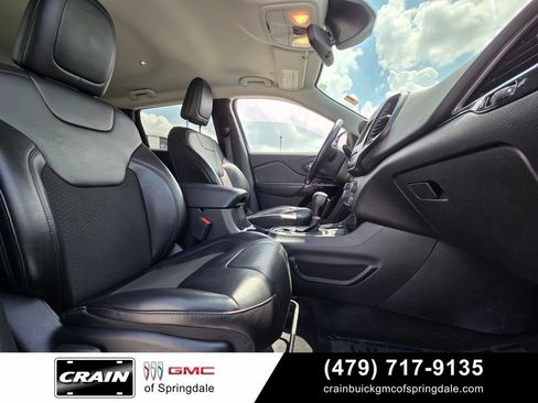 Used 2021 Jeep Cherokee Latitude Plus FWD image 30