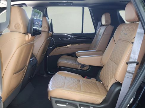 Used 2021 Cadillac Escalade Sport w/ LPO, ONYX Package AWD/4WD image 13