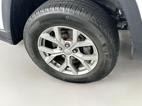 Used 2023 Jeep Grand Cherokee Limited image 11