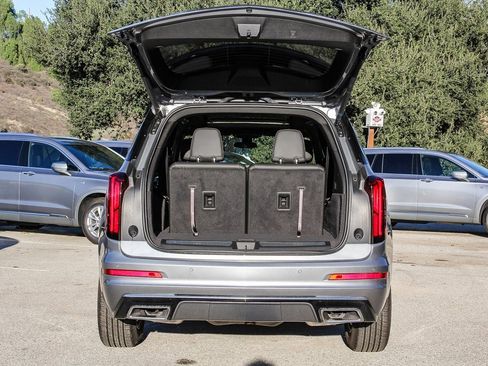 Used 2025 Cadillac XT6 Luxury image 27