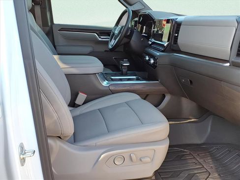 Used 2025 GMC Sierra 1500 SLT w/ SLT Premium Package image 16