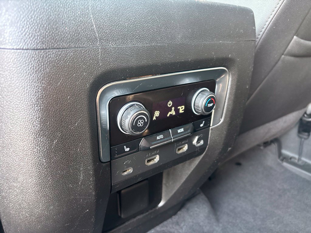 Used 2021 Chevrolet Tahoe Z71 w/ Luxury Package AWD/4WD image 16