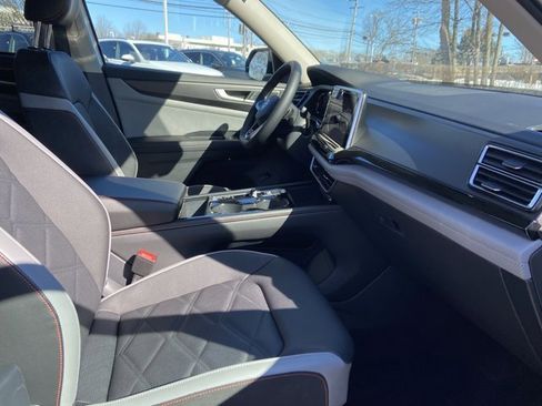 Used 2025 Volkswagen Atlas Peak Edition SE image 25