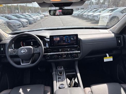 New 2026 Nissan Pathfinder Platinum image 8