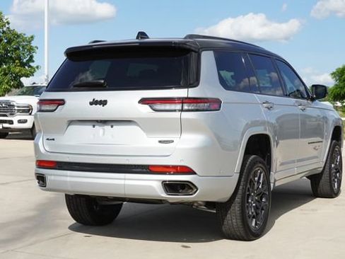 New 2025 Jeep Grand Cherokee L Summit w/ Obsidian Package AWD/4WD image 9