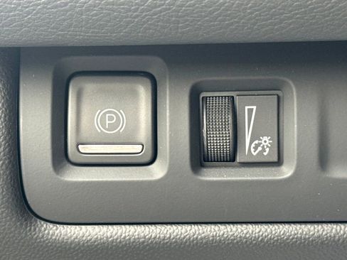 Used 2024 Cadillac XT4 Luxury w/ Cold Weather Package image 32