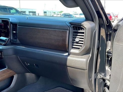 Used 2024 Chevrolet Silverado 3500 High Country w/ Technology Package AWD/4WD image 23