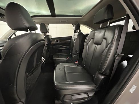 Used 2025 Kia Sorento SX image 19