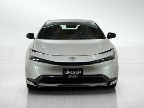 Used 2025 Toyota Prius XLE image 11
