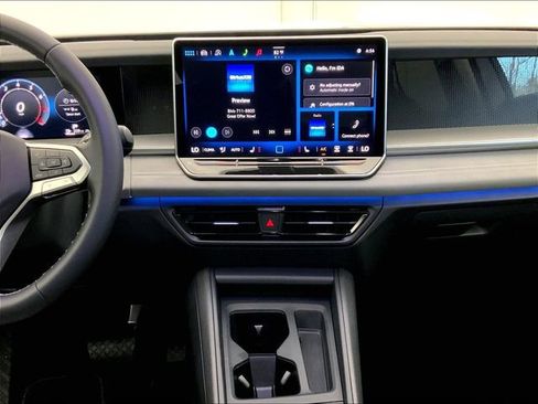 Used 2025 Volkswagen Tiguan SE w/ Panoramic Sunroof Package AWD/4WD image 6