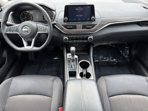 Used 2024 Nissan Altima 2.5 SV FWD image 15