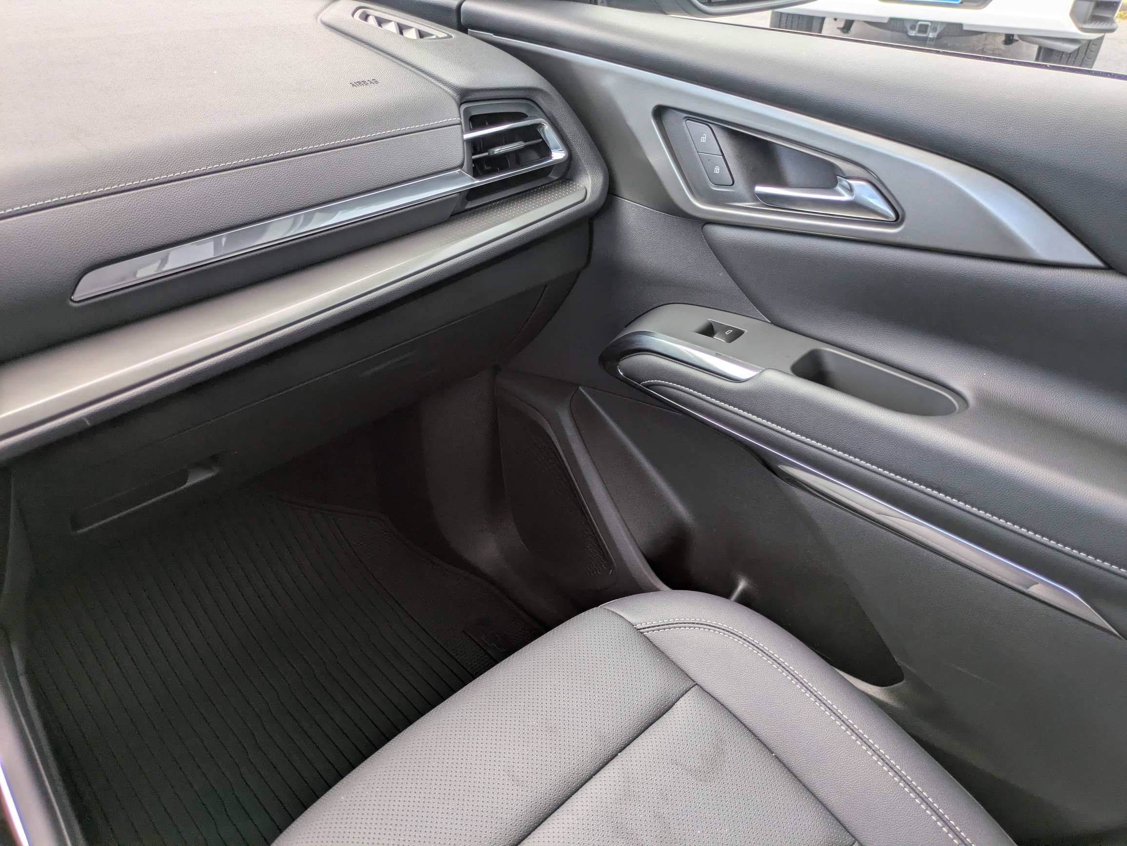 Used 2026 Chevrolet Traverse LT w/ Sun and Wheel Package FWD image 13