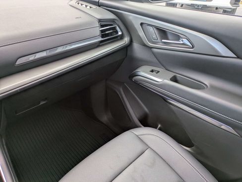 Used 2026 Chevrolet Traverse LT w/ Sun and Wheel Package FWD image 13