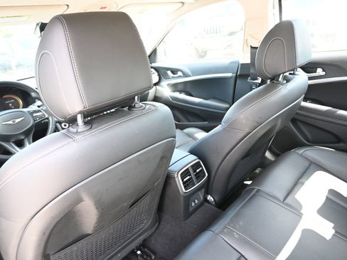 Used 2025 Genesis G70 2.5T RWD image 26