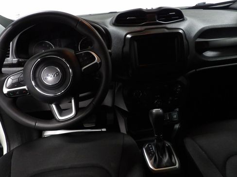 Used 2018 Jeep Renegade Latitude w/ Popular Equipment Group image 11