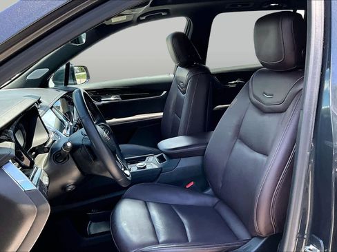 Used 2021 Cadillac XT6 Premium Luxury FWD image 8