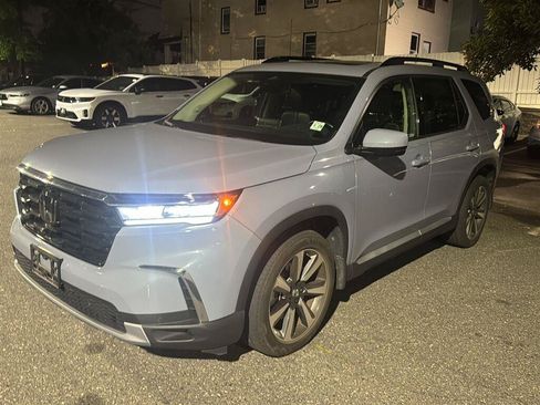 Used 2024 Honda Pilot Elite image 1