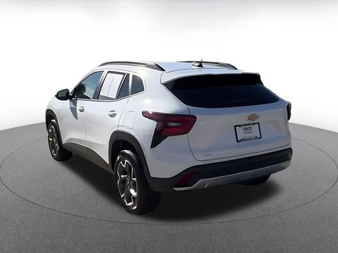 Used 2025 Chevrolet Trax LT image 11