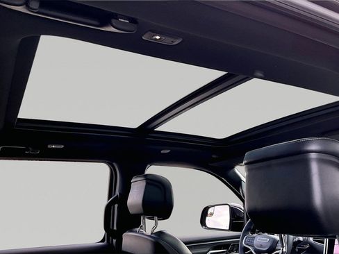 Used 2023 Jeep Wagoneer Series II w/ Premium Group I image 16