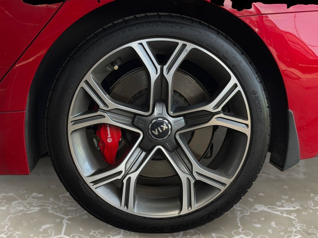 Used 2018 Kia Stinger GT2 AWD/4WD image 14